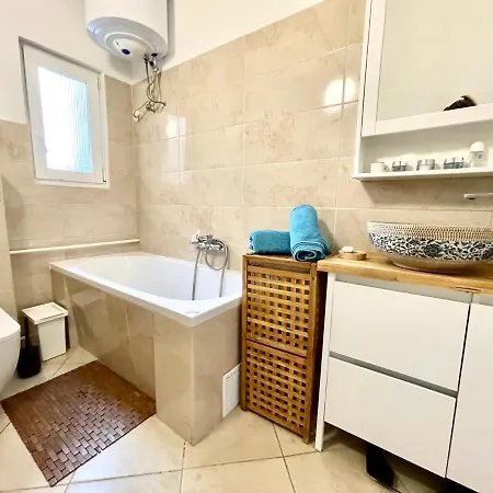 Apartmán With Terrace Overlooking The Park *