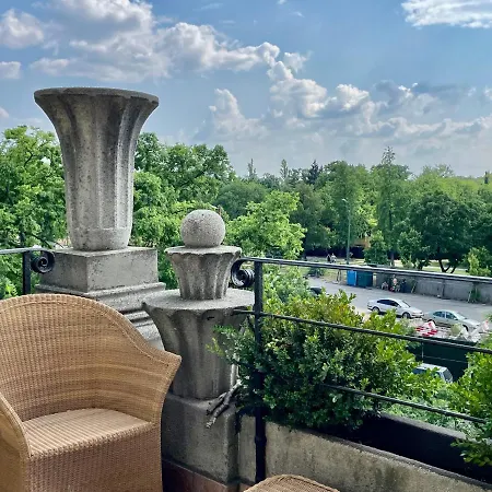 With Terrace Overlooking The Park Apartment *