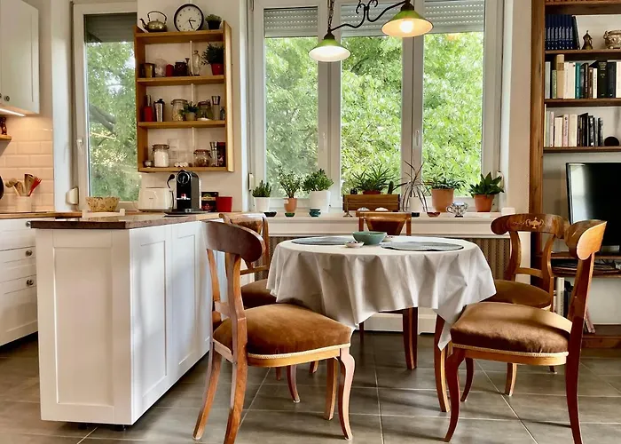 Lägenhet With Terrace Overlooking The Park