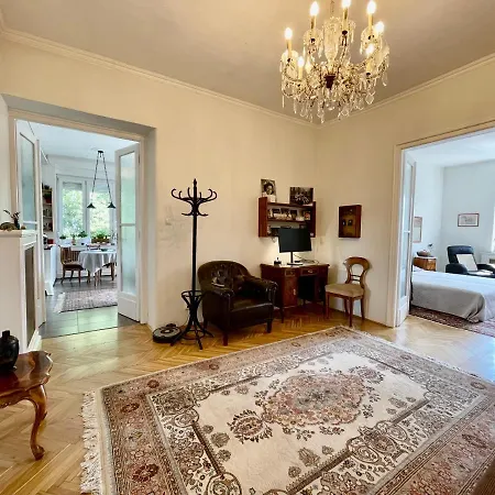 With Terrace Overlooking The Park Daire Budapeşte